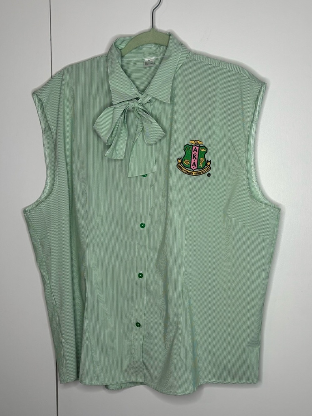 Ivy Storehouse Alpha Kappa Alpha Green Striped Tie-neck sleeveless blouse. 2XL